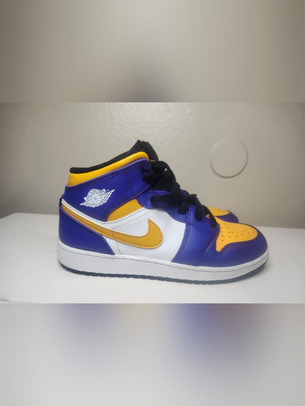 Nike AIR JORDAN 1'S LAKERS Purple, Yellow and White Mid-Top Sneakers SIZE 6.5
